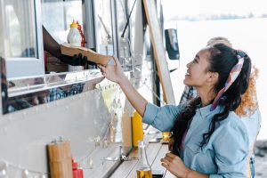 Food Truck vs. Brick-and-Mortar: Pros and Cons